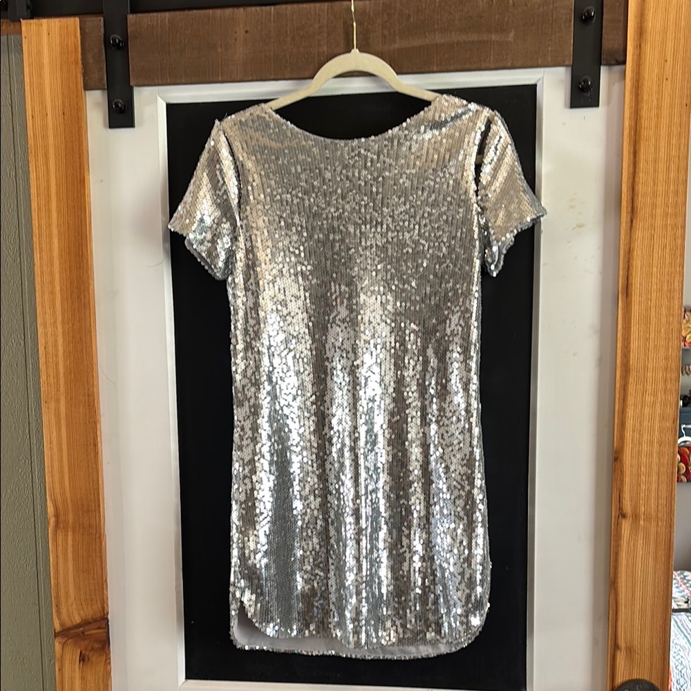 Silver Sequin Short Sleeve Dress VICI size S NWT short sleeve cutouts/ open back